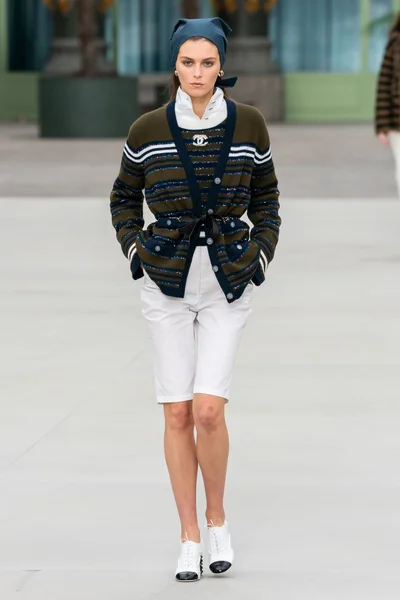 Look 11